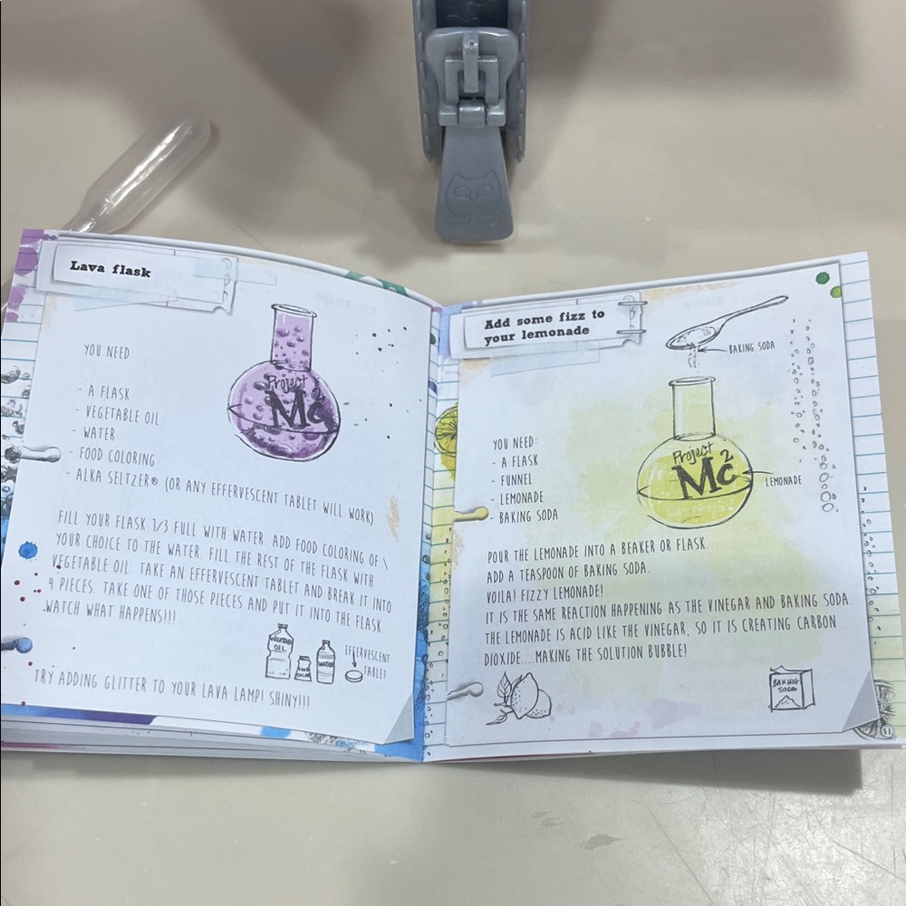 Project MC2 Science Lab Kit with case - Picture 12 of 13